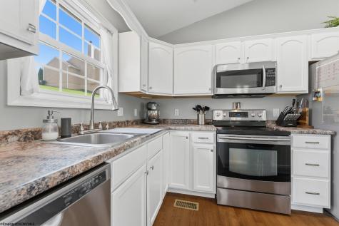 426 Oakmont Court Maidsville WV 26541