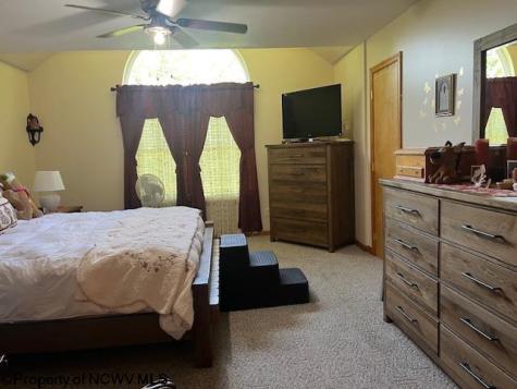 250 Deerfield Circle Kingwood WV 26537