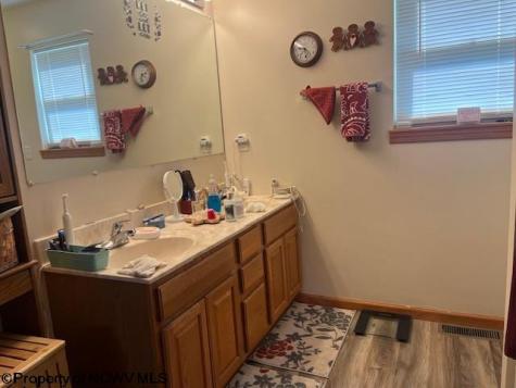 250 Deerfield Circle Kingwood WV 26537