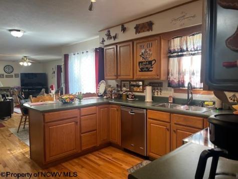 250 Deerfield Circle Kingwood WV 26537