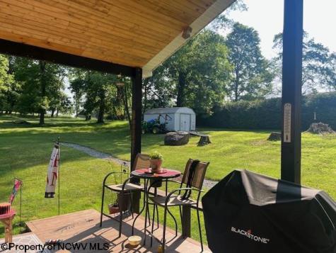 250 Deerfield Circle Kingwood WV 26537