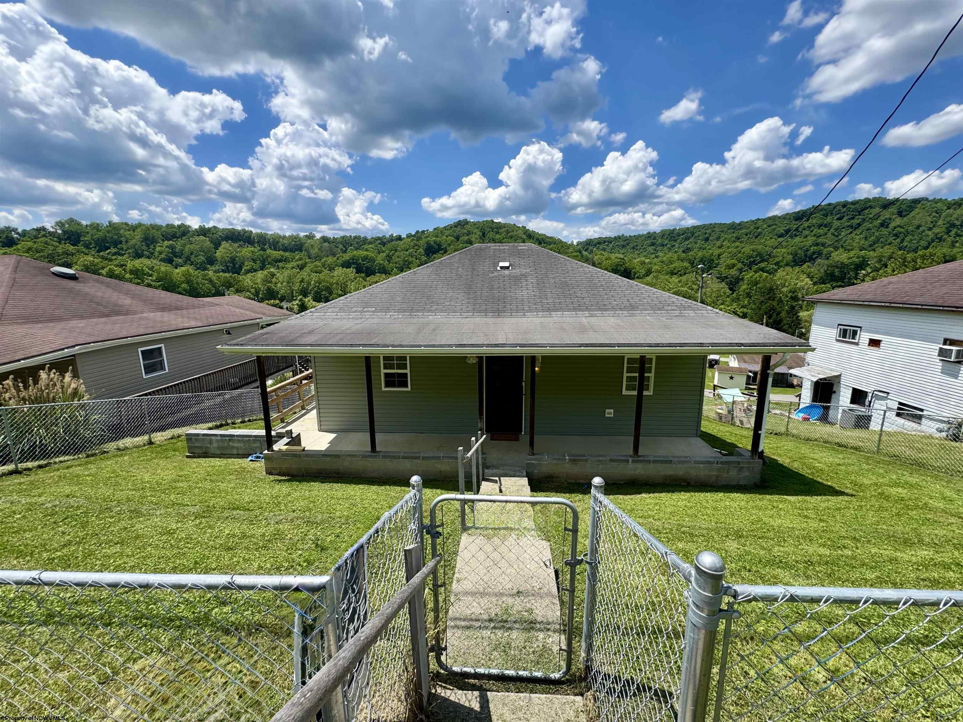 37 Crown Street Worthington WV 26591