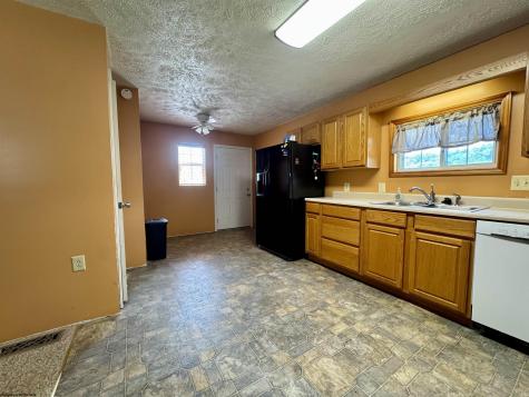 37 Crown Street Worthington WV 26591