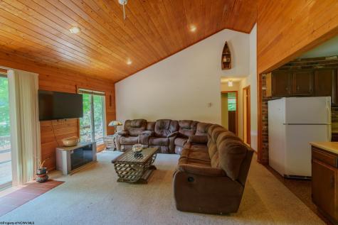 1061 Loren Lane Fairmont WV 26554