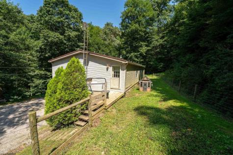 894 Mods Run Road Mannington WV 26582