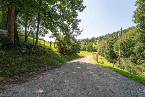 894 Mods Run Road Mannington WV 26582