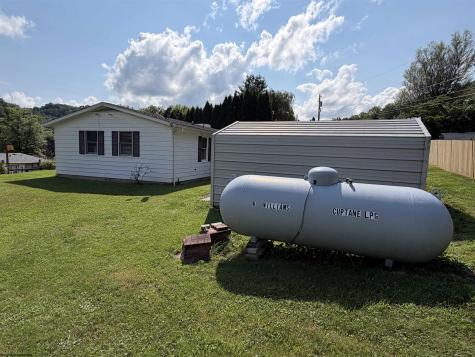 38 Hollister Drive Beverly WV 26253