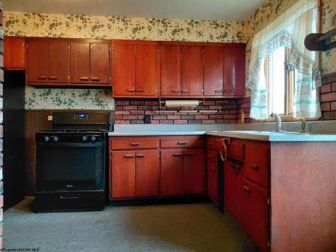 32 Circle Drive Mount Clare WV 26408