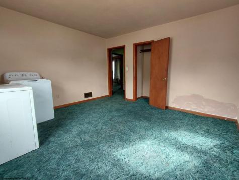 32 Circle Drive Mount Clare WV 26408