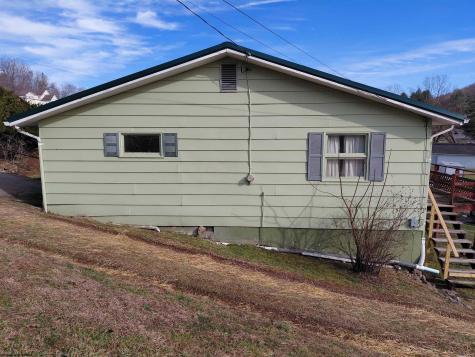 32 Circle Drive Mount Clare WV 26408