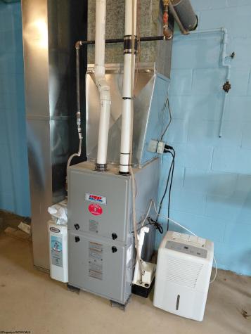 32 Circle Drive Mount Clare WV 26408