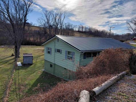 32 Circle Drive Mount Clare WV 26408