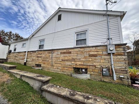 405 Roosevelt Road Clarksburg WV 26301