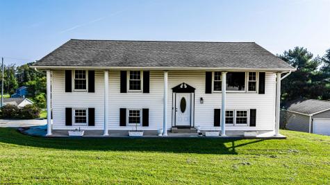 16 Deerfield Avenue Grafton WV 26354