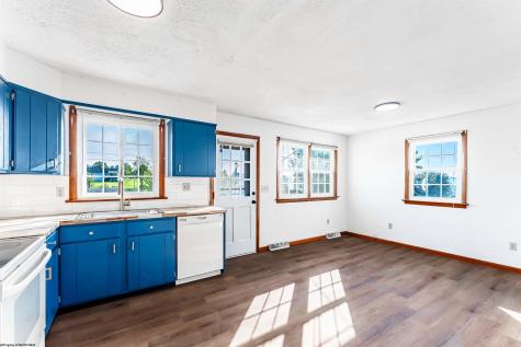 16 Deerfield Avenue Grafton WV 26354