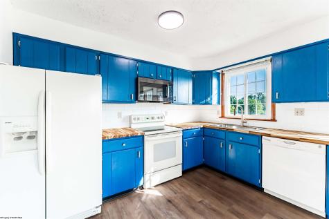 16 Deerfield Avenue Grafton WV 26354