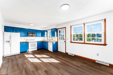 16 Deerfield Avenue Grafton WV 26354