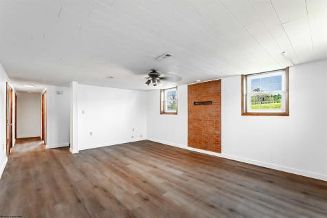 16 Deerfield Avenue Grafton WV 26354