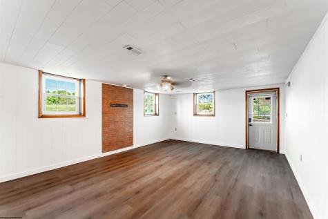 16 Deerfield Avenue Grafton WV 26354