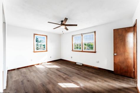 16 Deerfield Avenue Grafton WV 26354