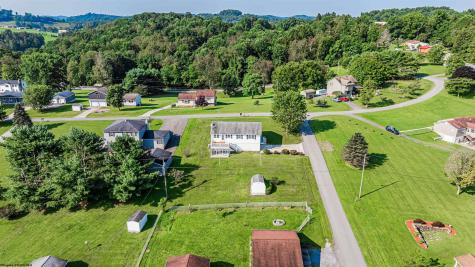 16 Deerfield Avenue Grafton WV 26354