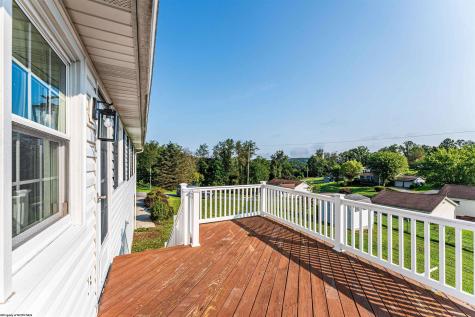 16 Deerfield Avenue Grafton WV 26354
