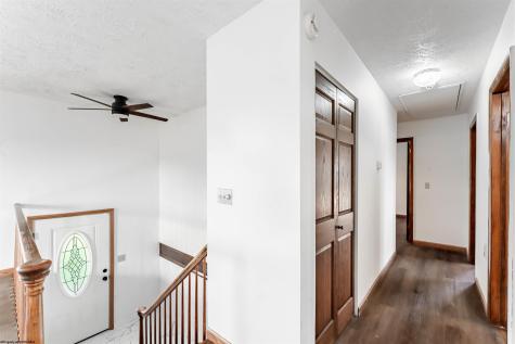 16 Deerfield Avenue Grafton WV 26354