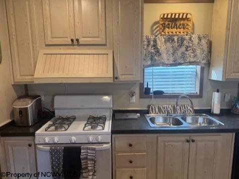 40 Yankee Lane Beverly WV 26253