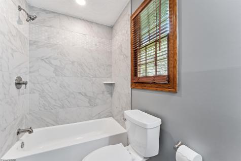 2040 Georgian Lane Morgantown WV 26508