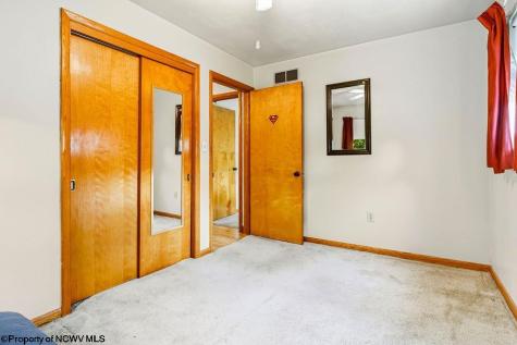 68 Sunday Drive Clarksburg WV 26301