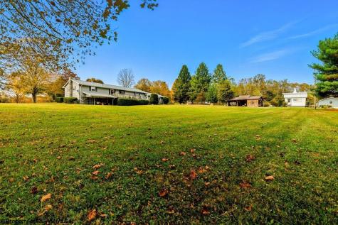 68 Sunday Drive Clarksburg WV 26301