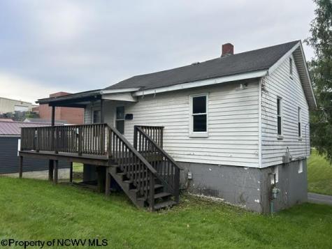 122 Reeves Avenue Fairmont WV 26554-4245