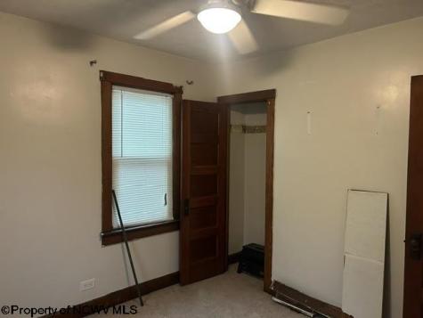 122 Reeves Avenue Fairmont WV 26554-4245