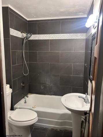 122 Reeves Avenue Fairmont WV 26554-4245
