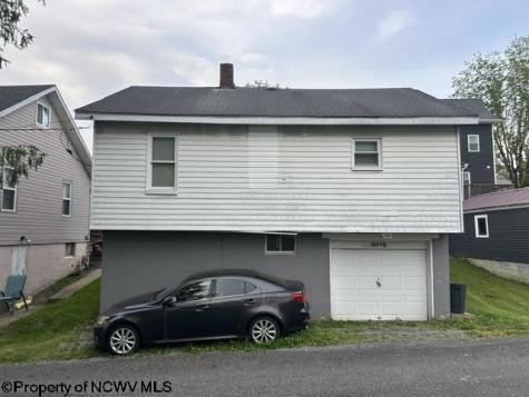 122 Reeves Avenue Fairmont WV 26554-4245