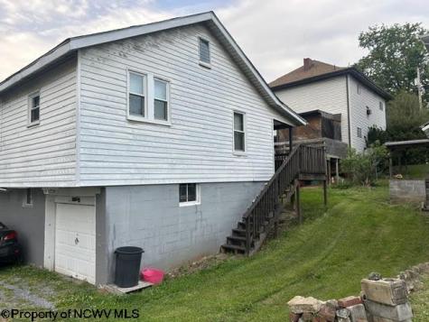 122 Reeves Avenue Fairmont WV 26554-4245