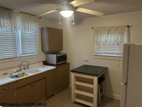 122 Reeves Avenue Fairmont WV 26554-4245