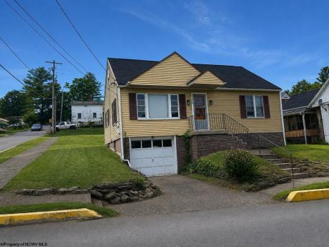 210 Poolside Drive Mannington WV 26582