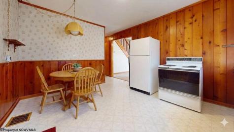 210 Poolside Drive Mannington WV 26582