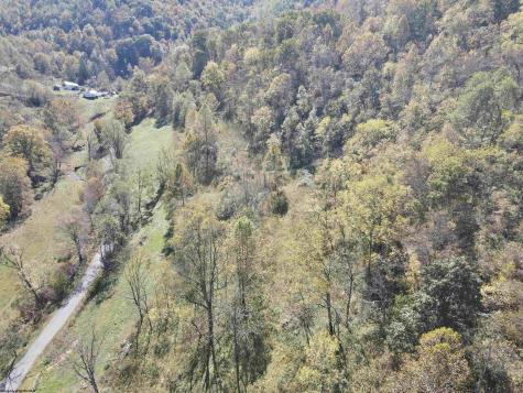 7935 Servia Elmira Road Duck WV 25063