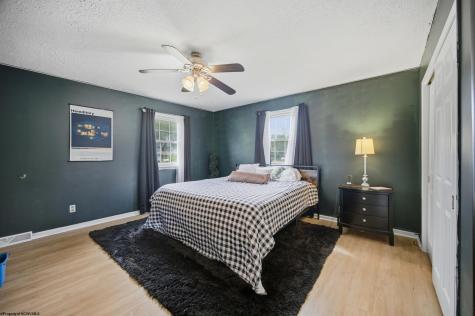 1457 Maple Lake Road Bridgeport WV 26330