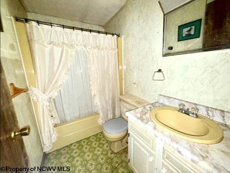 28 S Grove Avenue Reedsville WV 26547