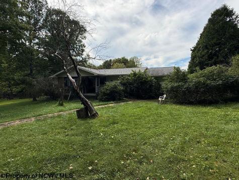 28 S Grove Avenue Reedsville WV 26547