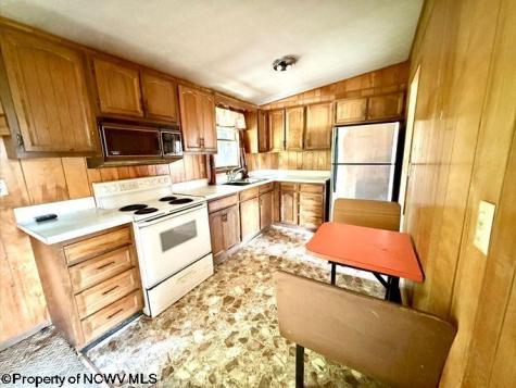 28 S Grove Avenue Reedsville WV 26547