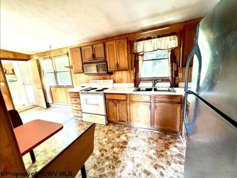 28 S Grove Avenue Reedsville WV 26547