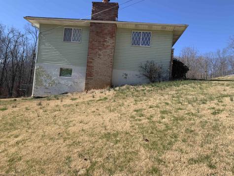7100 S Calhoun Highway Mount Zion WV 26151