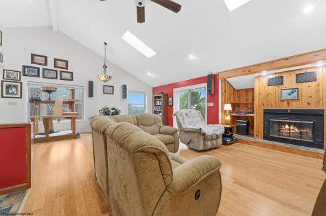 1122 Queens Court Morgantown WV 26508