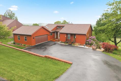 1122 Queens Court Morgantown WV 26508