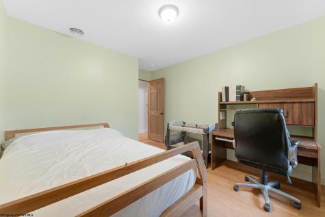 1122 Queens Court Morgantown WV 26508