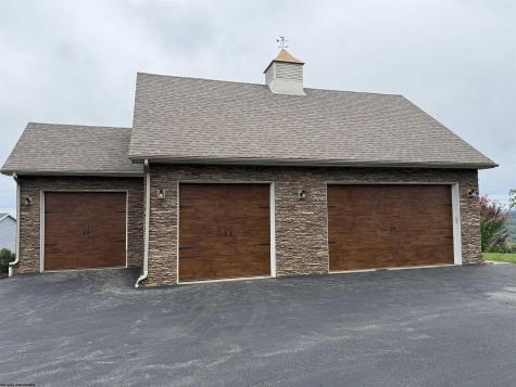 10 Pointe Drive Morgantown WV 26508